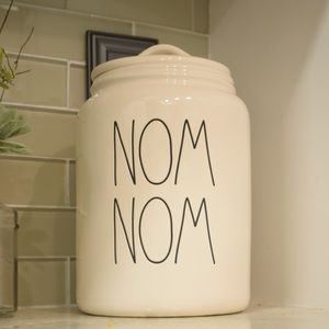 Rae Dunn. Canister. NOM NOM
